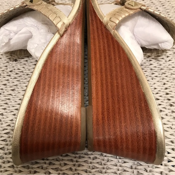 Jack Rogers Devyn Wedge Sandal Gold - Picture 12 of 16